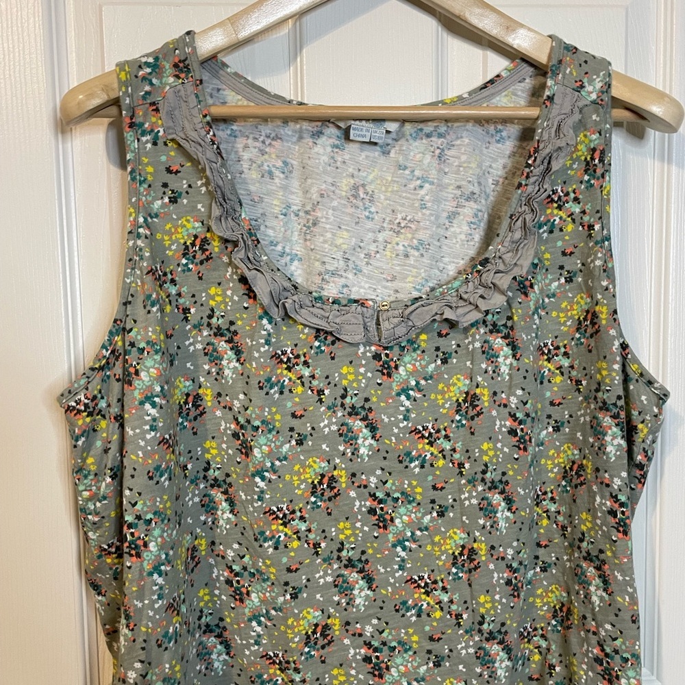 Boden gray ruffled trim scoop neck tank top w/ floral pattern sz 18R - Picture 2 of 8